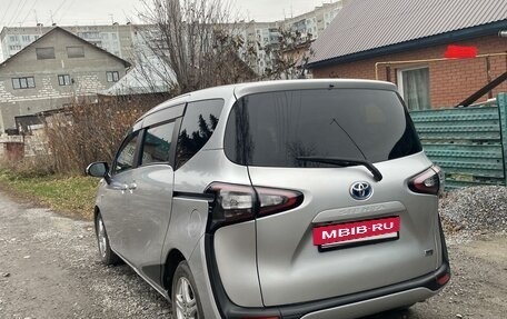 Toyota Sienta II, 2017 год, 1 700 000 рублей, 2 фотография