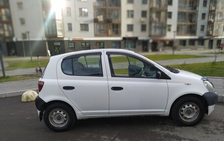 Toyota Vitz, 2001 год, 390 000 рублей, 2 фотография