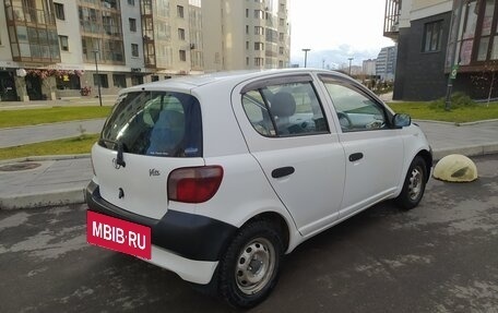 Toyota Vitz, 2001 год, 390 000 рублей, 3 фотография