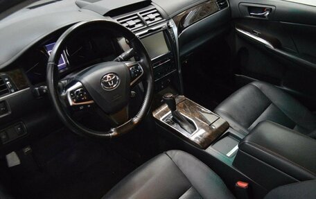 Toyota Camry, 2017 год, 2 350 000 рублей, 10 фотография