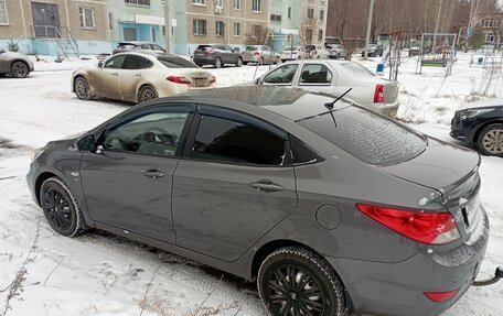 Hyundai Solaris II рестайлинг, 2013 год, 850 000 рублей, 4 фотография