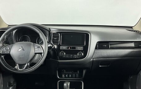 Mitsubishi Outlander III рестайлинг 3, 2019 год, 2 418 000 рублей, 14 фотография