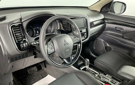 Mitsubishi Outlander III рестайлинг 3, 2019 год, 2 418 000 рублей, 11 фотография