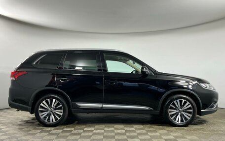 Mitsubishi Outlander III рестайлинг 3, 2019 год, 2 418 000 рублей, 4 фотография