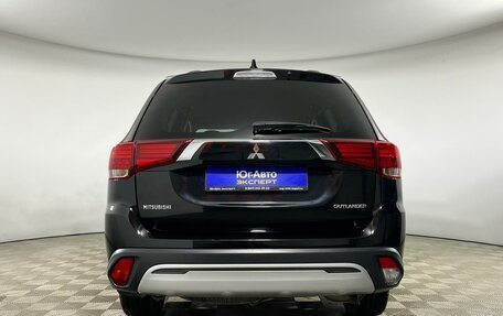 Mitsubishi Outlander III рестайлинг 3, 2019 год, 2 418 000 рублей, 5 фотография