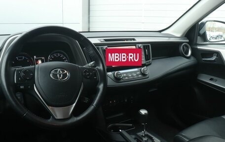 Toyota RAV4, 2018 год, 2 658 000 рублей, 6 фотография