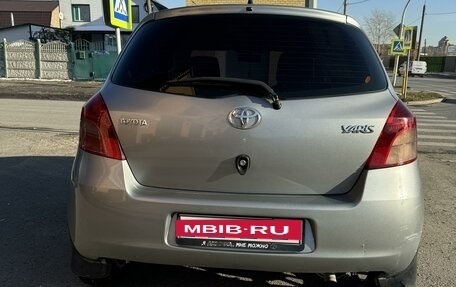 Toyota Yaris III рестайлинг, 2008 год, 760 000 рублей, 3 фотография