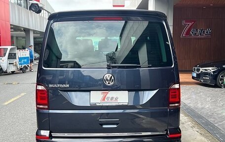 Volkswagen Multivan T6 рестайлинг, 2018 год, 5 560 000 рублей, 9 фотография