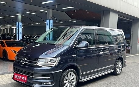 Volkswagen Multivan T6 рестайлинг, 2018 год, 5 560 000 рублей, 3 фотография