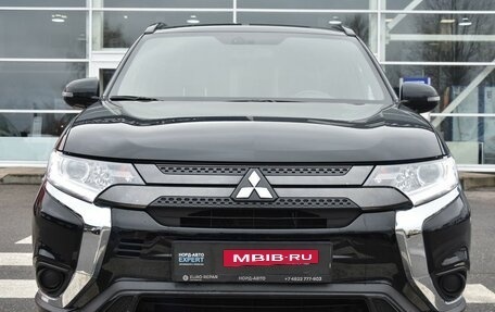 Mitsubishi Outlander III рестайлинг 3, 2021 год, 3 200 000 рублей, 2 фотография