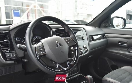 Mitsubishi Outlander III рестайлинг 3, 2021 год, 3 200 000 рублей, 22 фотография