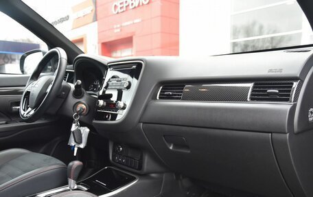 Mitsubishi Outlander III рестайлинг 3, 2021 год, 3 200 000 рублей, 33 фотография