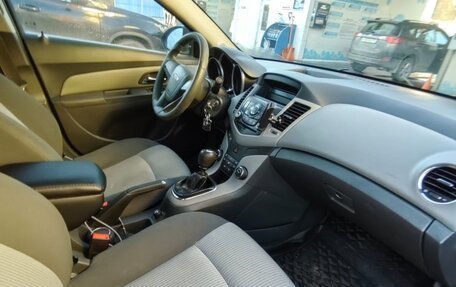 Chevrolet Cruze II, 2010 год, 780 000 рублей, 8 фотография