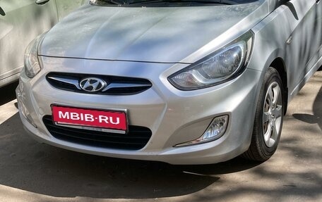 Hyundai Solaris II рестайлинг, 2013 год, 800 000 рублей, 1 фотография