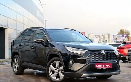 Toyota RAV4, 2021 год, 3 750 000 рублей, 3 фотография