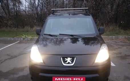 Peugeot Partner II рестайлинг 2, 2010 год, 700 000 рублей, 2 фотография