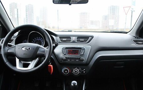 KIA Rio III рестайлинг, 2013 год, 879 800 рублей, 7 фотография