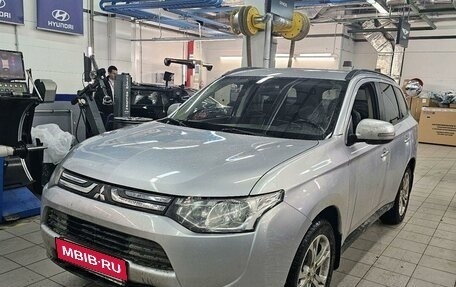 Mitsubishi Outlander III рестайлинг 3, 2012 год, 1 487 000 рублей, 15 фотография