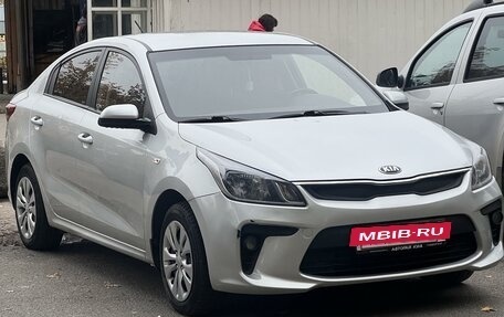 KIA Rio IV, 2018 год, 900 000 рублей, 2 фотография