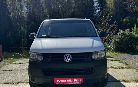 Volkswagen Caravelle T5, 2013 год, 1 720 000 рублей, 2 фотография