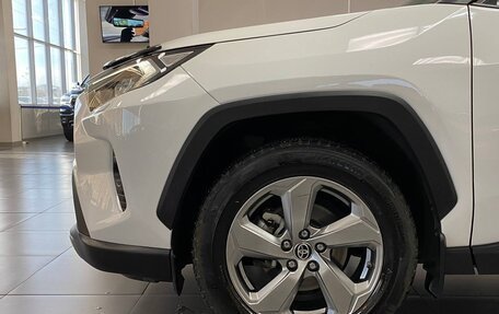 Toyota RAV4, 2019 год, 2 995 000 рублей, 21 фотография