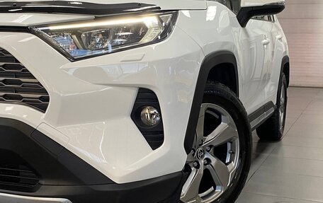 Toyota RAV4, 2019 год, 2 995 000 рублей, 24 фотография