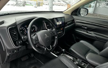 Mitsubishi Outlander III рестайлинг 3, 2018 год, 2 400 000 рублей, 9 фотография