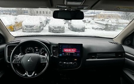 Mitsubishi Outlander III рестайлинг 3, 2018 год, 2 400 000 рублей, 7 фотография