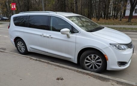 Chrysler Pacifica (RU), 2019 год, 3 199 000 рублей, 1 фотография