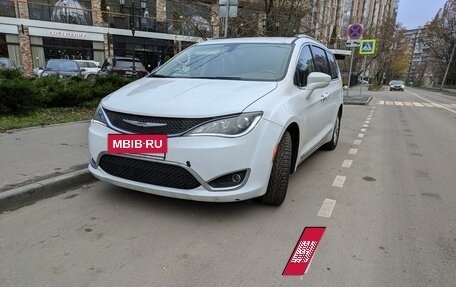 Chrysler Pacifica (RU), 2019 год, 3 199 000 рублей, 2 фотография