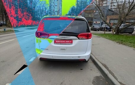 Chrysler Pacifica (RU), 2019 год, 3 199 000 рублей, 5 фотография