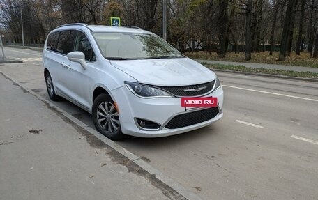 Chrysler Pacifica (RU), 2019 год, 3 199 000 рублей, 3 фотография