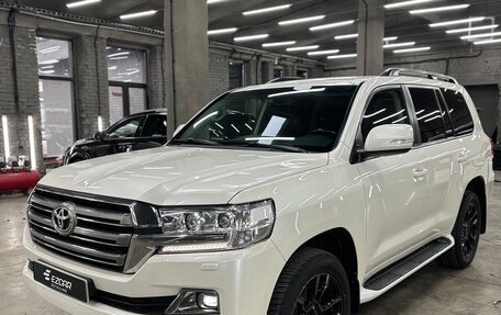 Toyota Land Cruiser 200, 2015 год, 6 800 000 рублей, 2 фотография