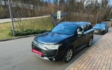 Mitsubishi Outlander III рестайлинг 3, 2014 год, 2 000 000 рублей, 2 фотография