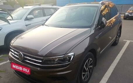 Volkswagen Tiguan II, 2018 год, 2 990 000 рублей, 2 фотография