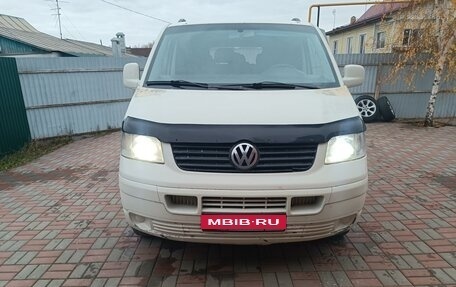 Volkswagen Transporter T5 рестайлинг, 2004 год, 699 000 рублей, 1 фотография