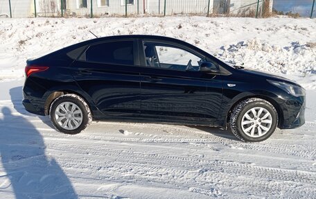 Hyundai Solaris II рестайлинг, 2021 год, 1 580 000 рублей, 8 фотография