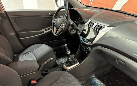 Hyundai Solaris II рестайлинг, 2013 год, 1 070 000 рублей, 31 фотография