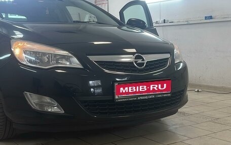 Opel Astra J, 2011 год, 800 000 рублей, 1 фотография