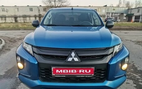 Mitsubishi L200 IV рестайлинг, 2019 год, 2 680 000 рублей, 3 фотография