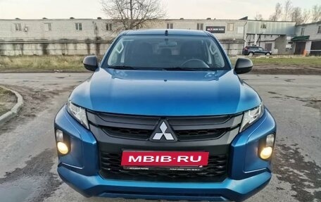 Mitsubishi L200 IV рестайлинг, 2019 год, 2 680 000 рублей, 4 фотография