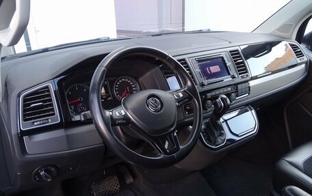 Volkswagen Multivan T6 рестайлинг, 2019 год, 4 150 000 рублей, 4 фотография