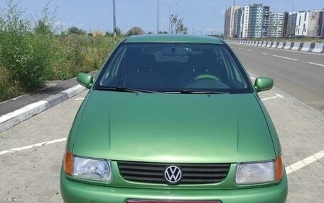 Volkswagen Polo III рестайлинг, 1999 год, 310 000 рублей, 1 фотография