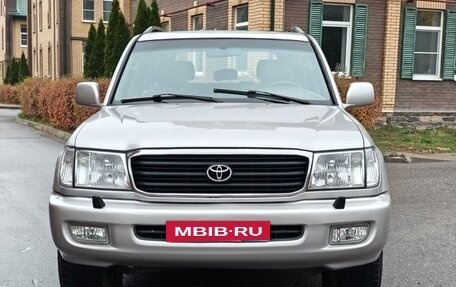 Toyota Land Cruiser 100 рестайлинг 2, 1999 год, 2 300 000 рублей, 1 фотография