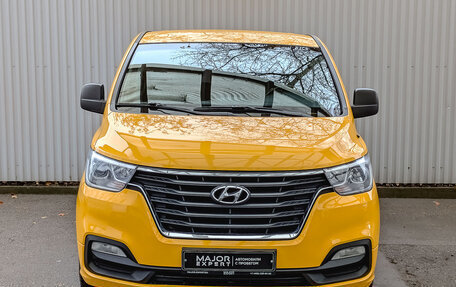 Hyundai H-1 II рестайлинг, 2020 год, 3 250 000 рублей, 2 фотография