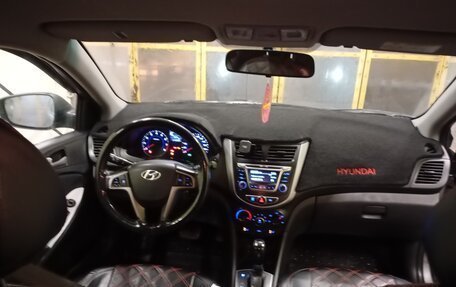 Hyundai Solaris II рестайлинг, 2015 год, 760 000 рублей, 3 фотография