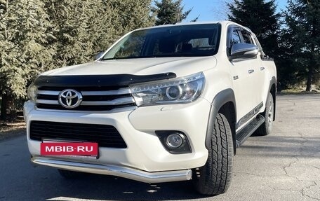 Toyota Hilux VIII, 2018 год, 4 290 000 рублей, 10 фотография