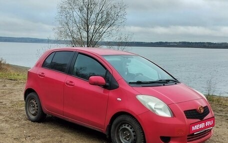 Toyota Yaris III рестайлинг, 2006 год, 569 000 рублей, 3 фотография