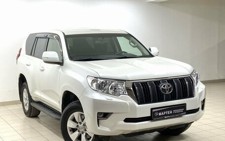 Toyota Land Cruiser Prado 150 рестайлинг 2, 2021 год, 6 950 000 рублей, 3 фотография