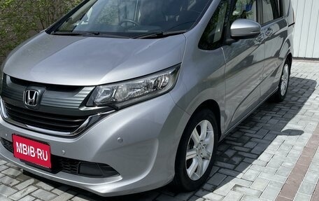 Honda Freed II, 2017 год, 1 670 000 рублей, 2 фотография